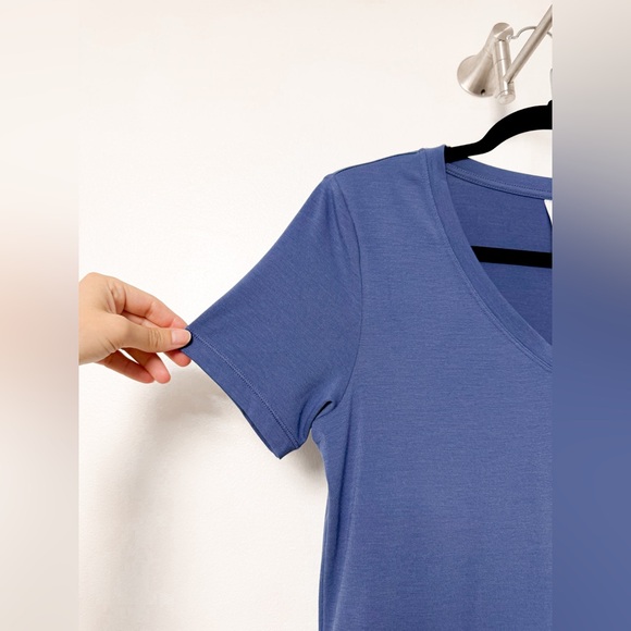 NWT Athleta Essential V Neck Tee‎ Blue Small - Picture 4 of 11